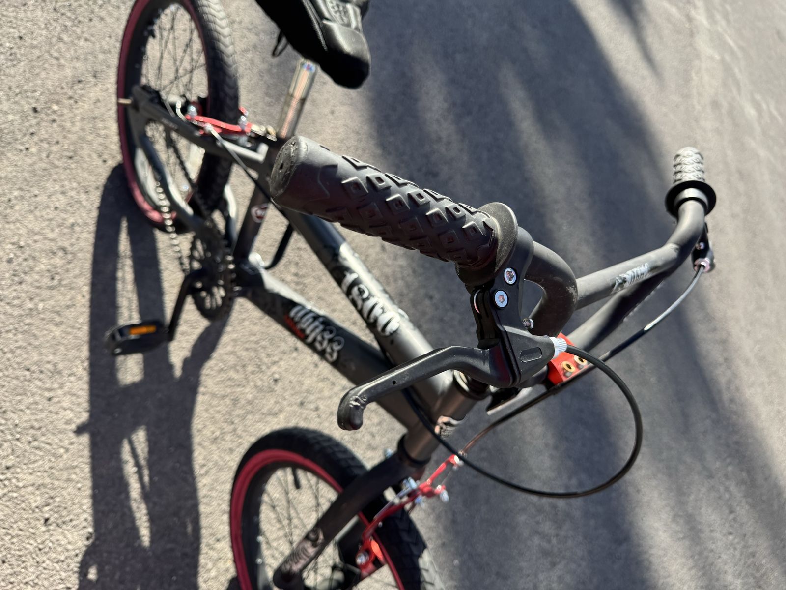 Kent Abyss kids Bike Gray with Red Rims
