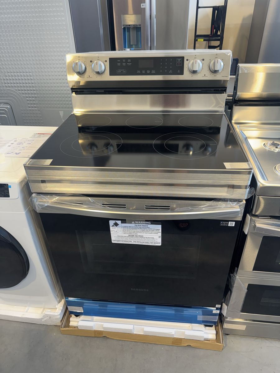 Open box Samsung 30-in Glass Top 5 burners 6.3-cu ft Freestanding Electric Range