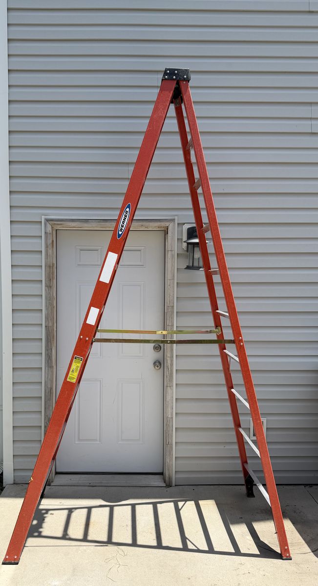 Werner NXT1A10 10ft Fiberglass Type IA Extension Ladder - 300 lbs Load Capacity 14ft Reach