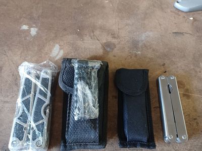 Multi-tool knives