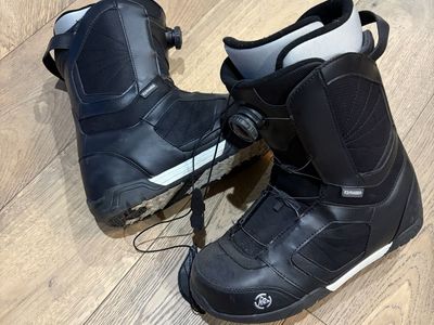 Snow board boots