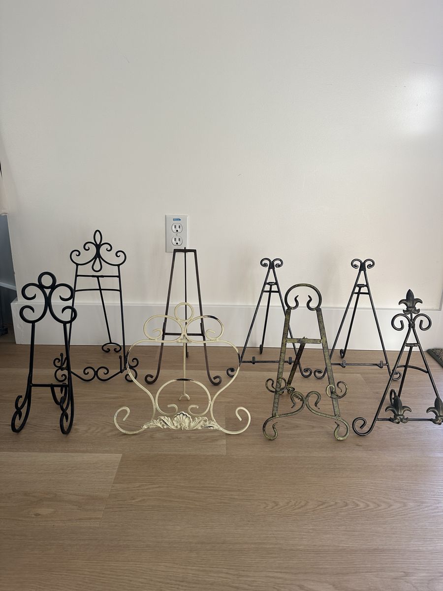 Nice Tall Easels For Wedding Decor