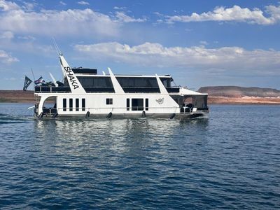 PRICE REDUCED — QUICK SALE! 2004 JAMESTOWNER 18’ X 75’ HOUSEBOAT SHARE “SHAKA” AT ANTELOPE POINT MARINA
