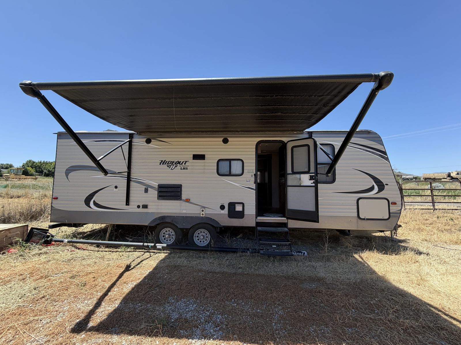  2017 Keystone Hideout 26LHSW – Family-Friendly Bunkhouse RV