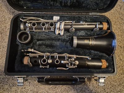 Yamaha Intermediate Wood Clarinet with Warranty