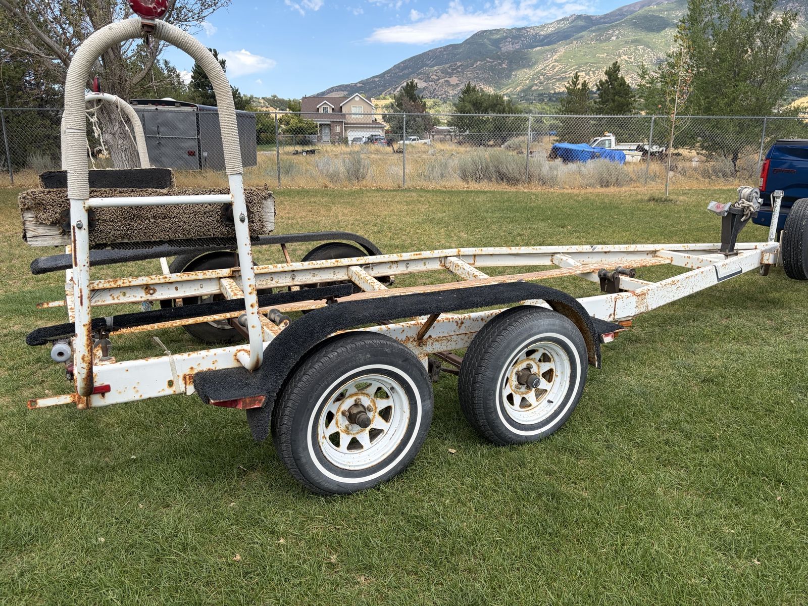 19-21ft Dual Axle Boat Trailer with Roller Bunks and Winch - good tires.