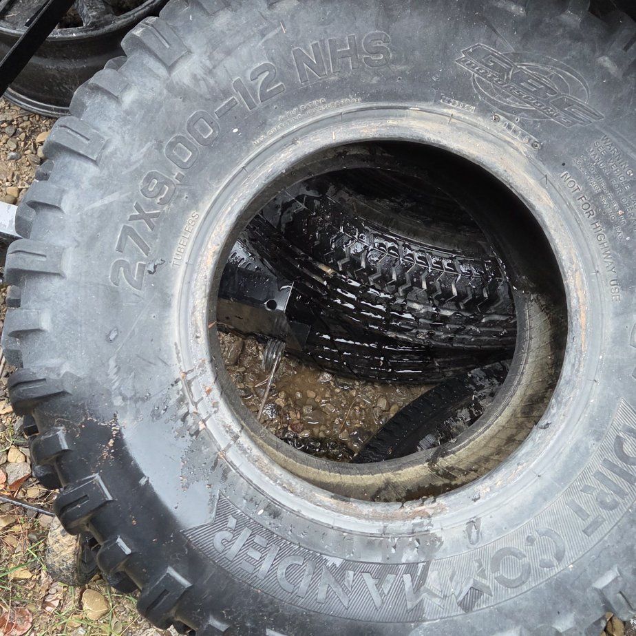 dirt commander tire