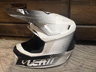 Leatt moto helmet