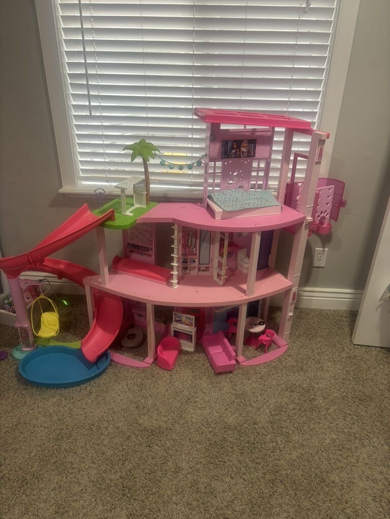 Barbie Dream House Good Condition