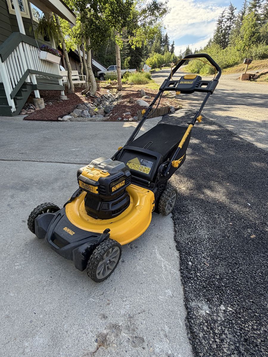DEWALT 2x20V MAX Brushless Cordless Walk-Behind Lawn Mower