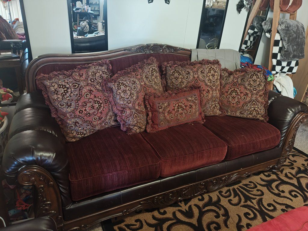 Gorgeous Couch Love Seat Set