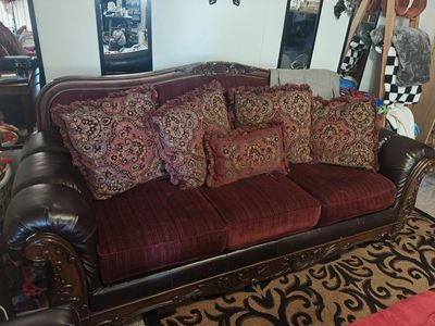 Gorgeous Couch Love Seat Set