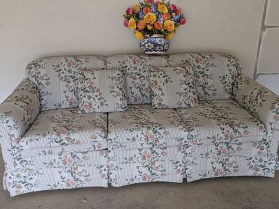 Floral Couch / Hide Away Bed
