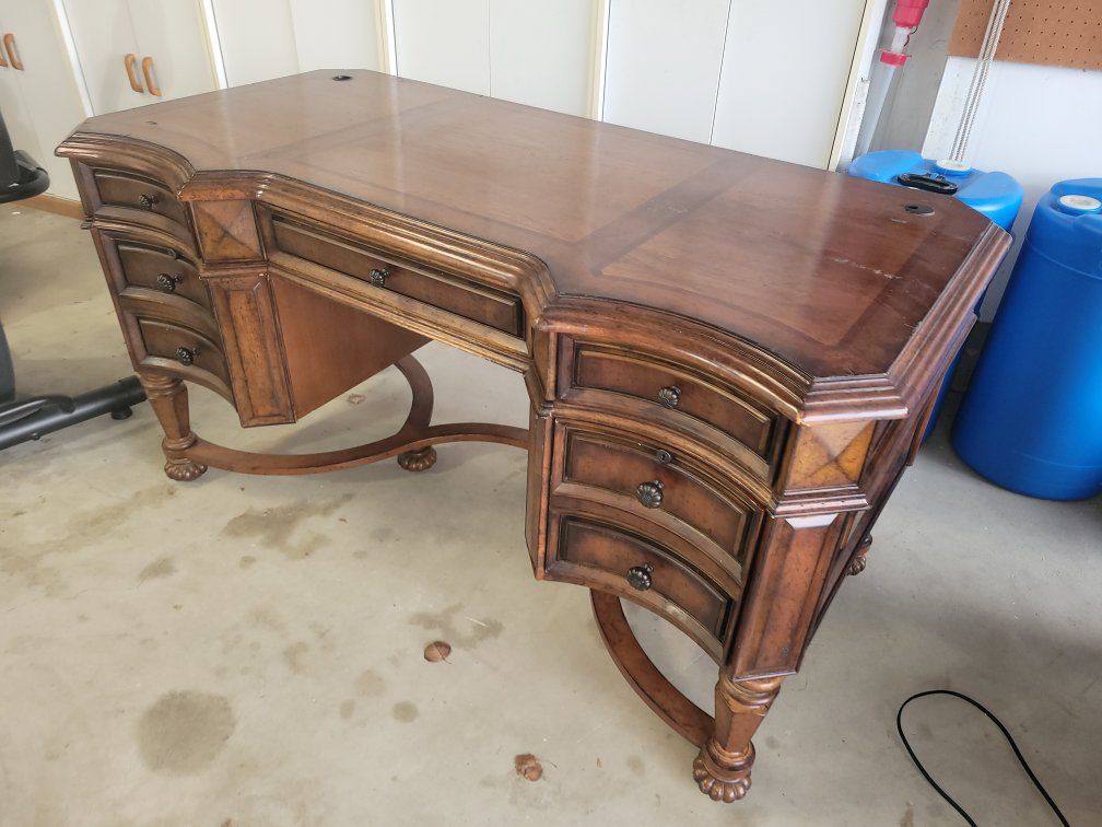nice solid desk
