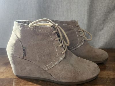 Taupe Wedge w/Shoestrings - Size 7