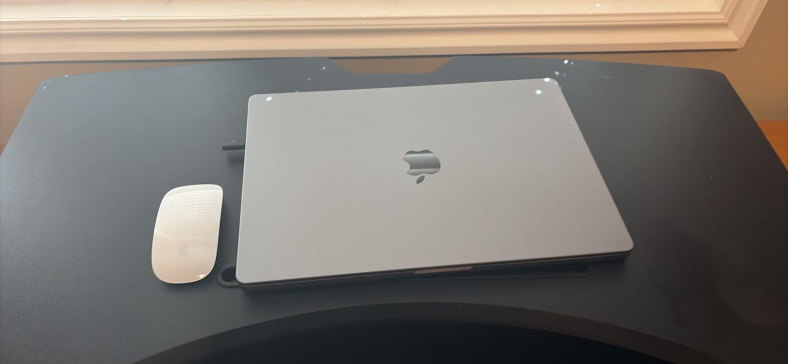 16 inch Apple MacBook Pro M2 32gb / 512gb SSD with Magic Mouse