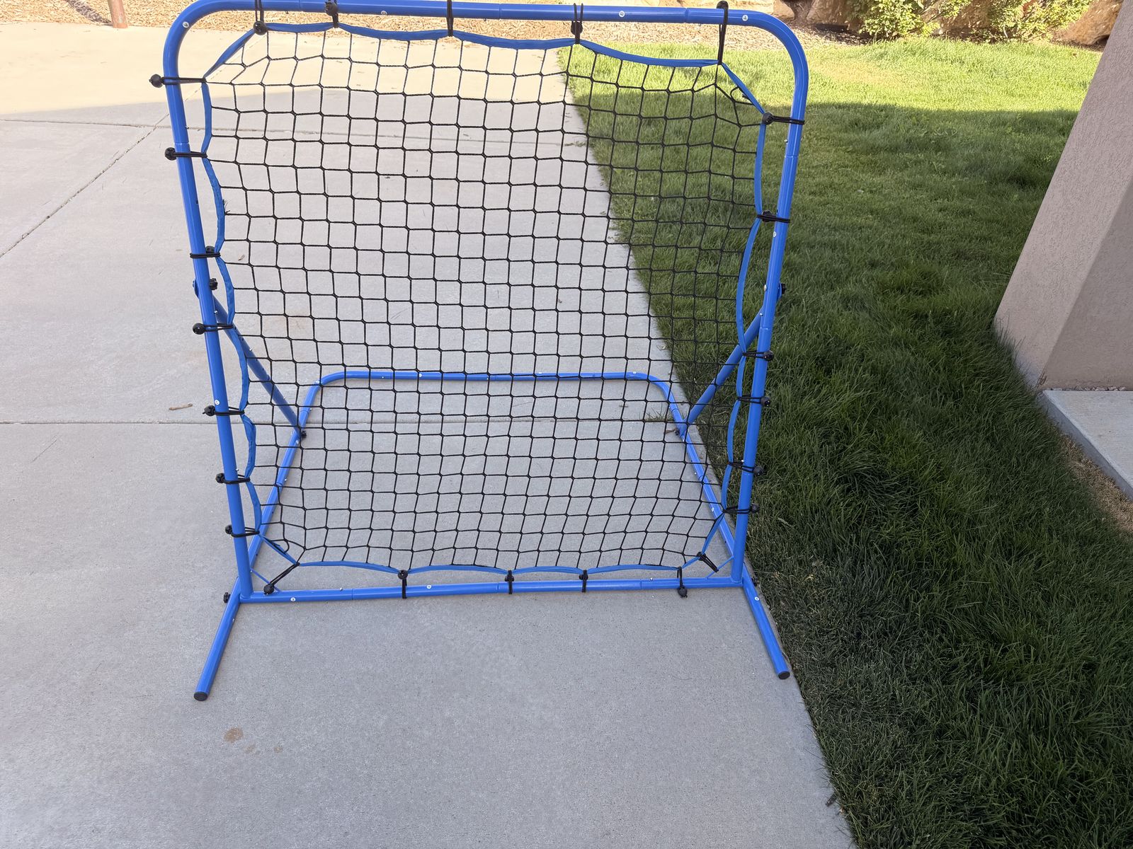 Soccer rebounder net