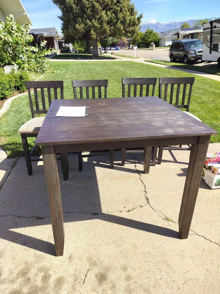 table and chairs