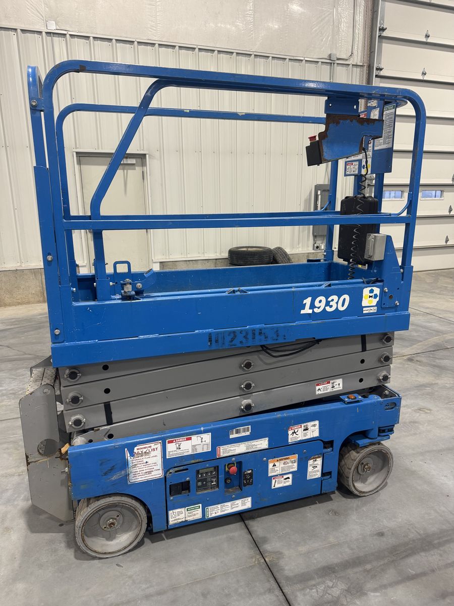Genie 1930 Scissor Lift