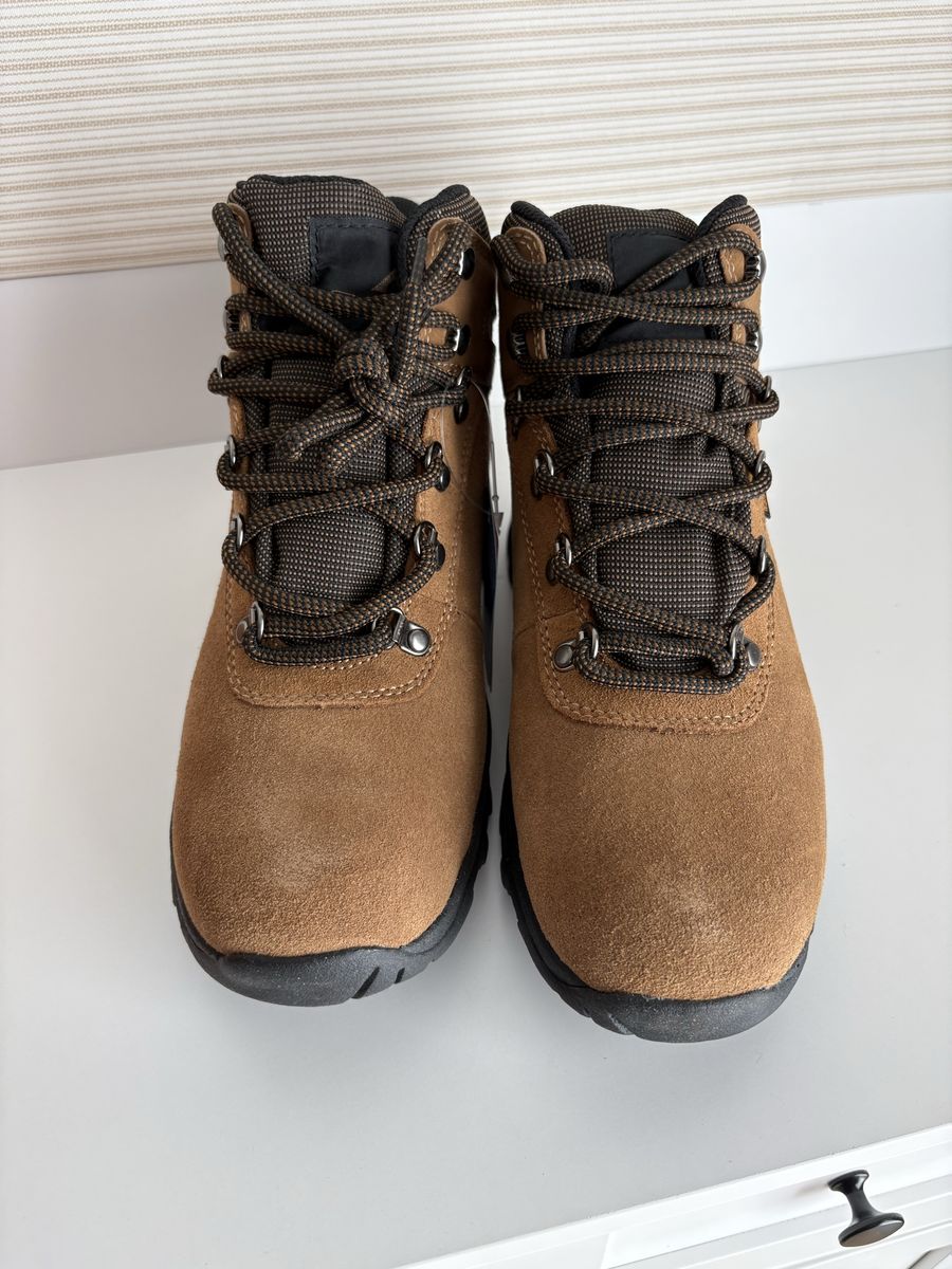 New Hiking Boots Women’s size 8.5
