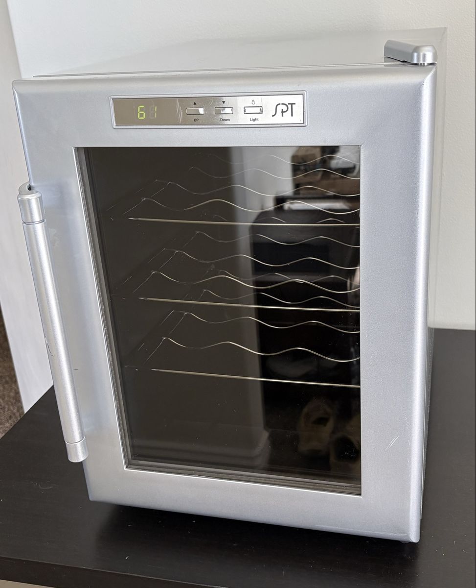 Wine & Beverage Fridge/Chiller