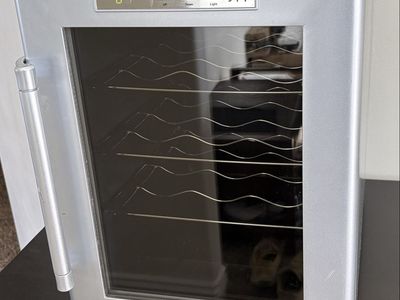 Wine & Beverage Fridge/Chiller
