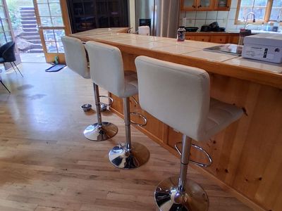Quality furniture for 5BR home - indoor / outdoor: 4 adjustable white/cream leather bar stools