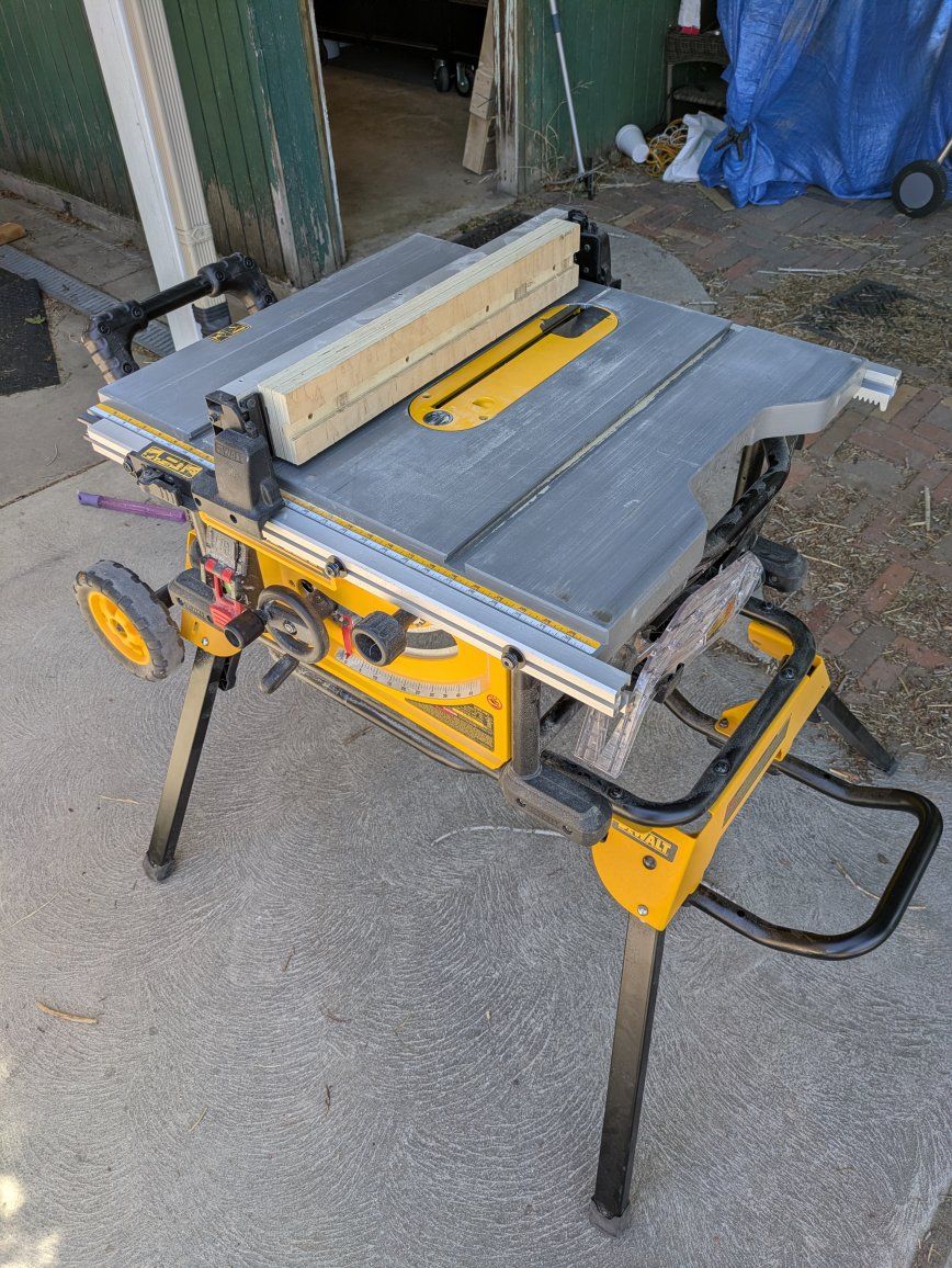 DEWALT 10-inch Jobsite Table Saw