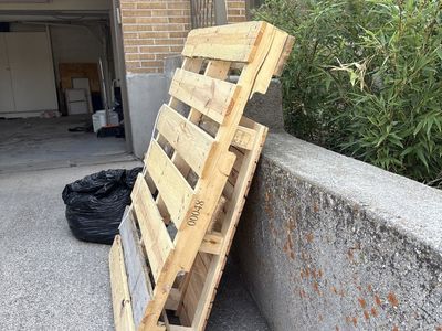 2 free pallets - pick up only - Foothill & I-80