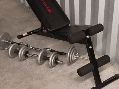 Weight bench with weights