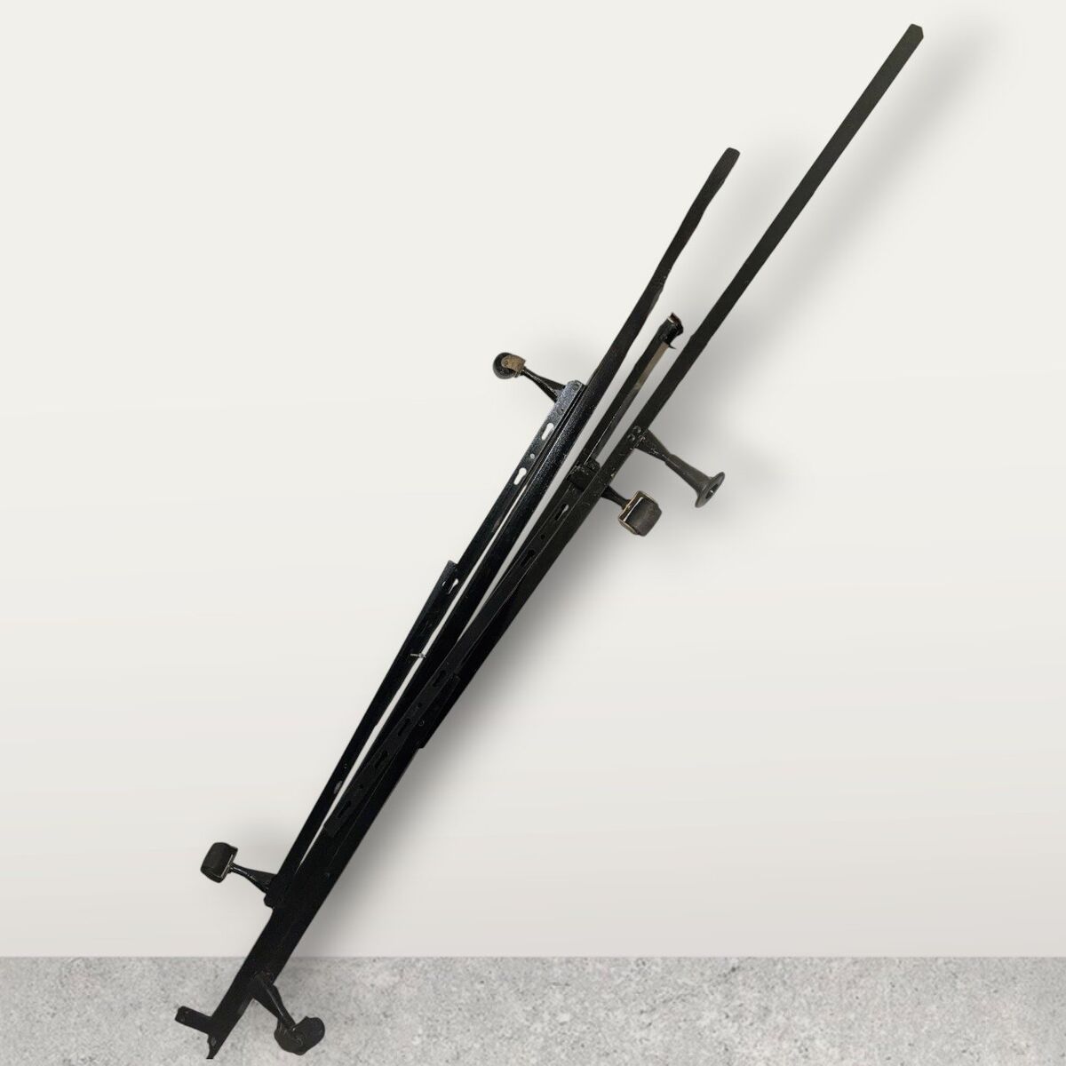 Metal bedframeArmazón de metal para cama