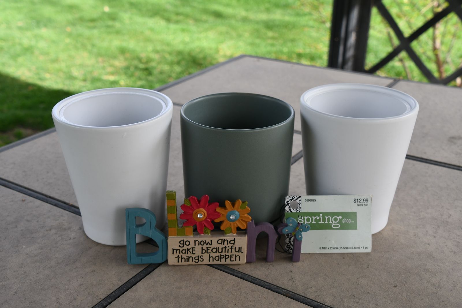 3 FLOWER POTS & a NWT "BLOOM" SIGN ~ DIAMETER 4" ~ WHITE POTS HAVE LINERS ~ NO CHIPS ~ ALL FOR $5