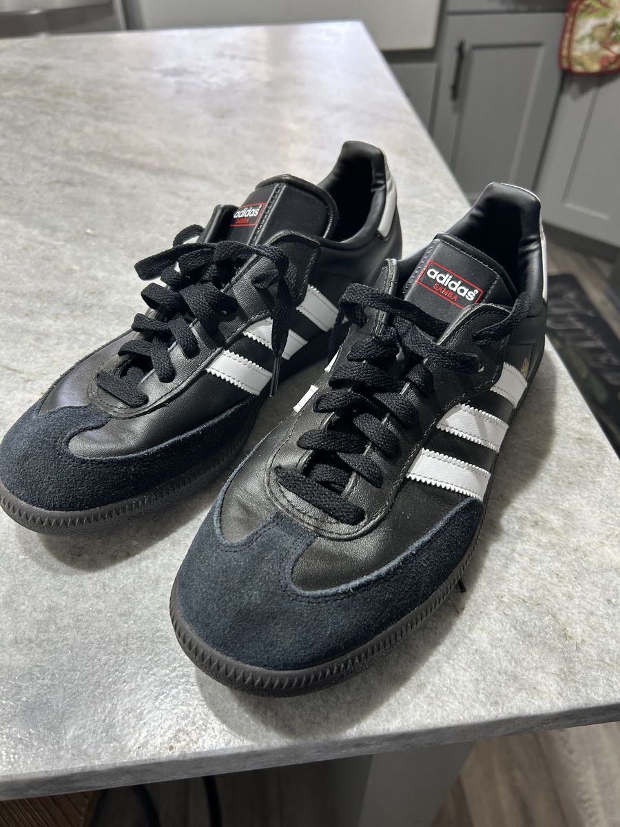 Soccer shoes
