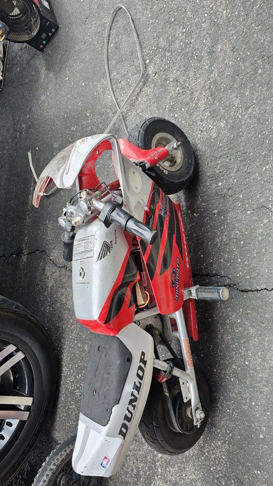 Honda Minimoto Pocket Bike - Red & Silver - Compact Kids Ride-On Motorcycle