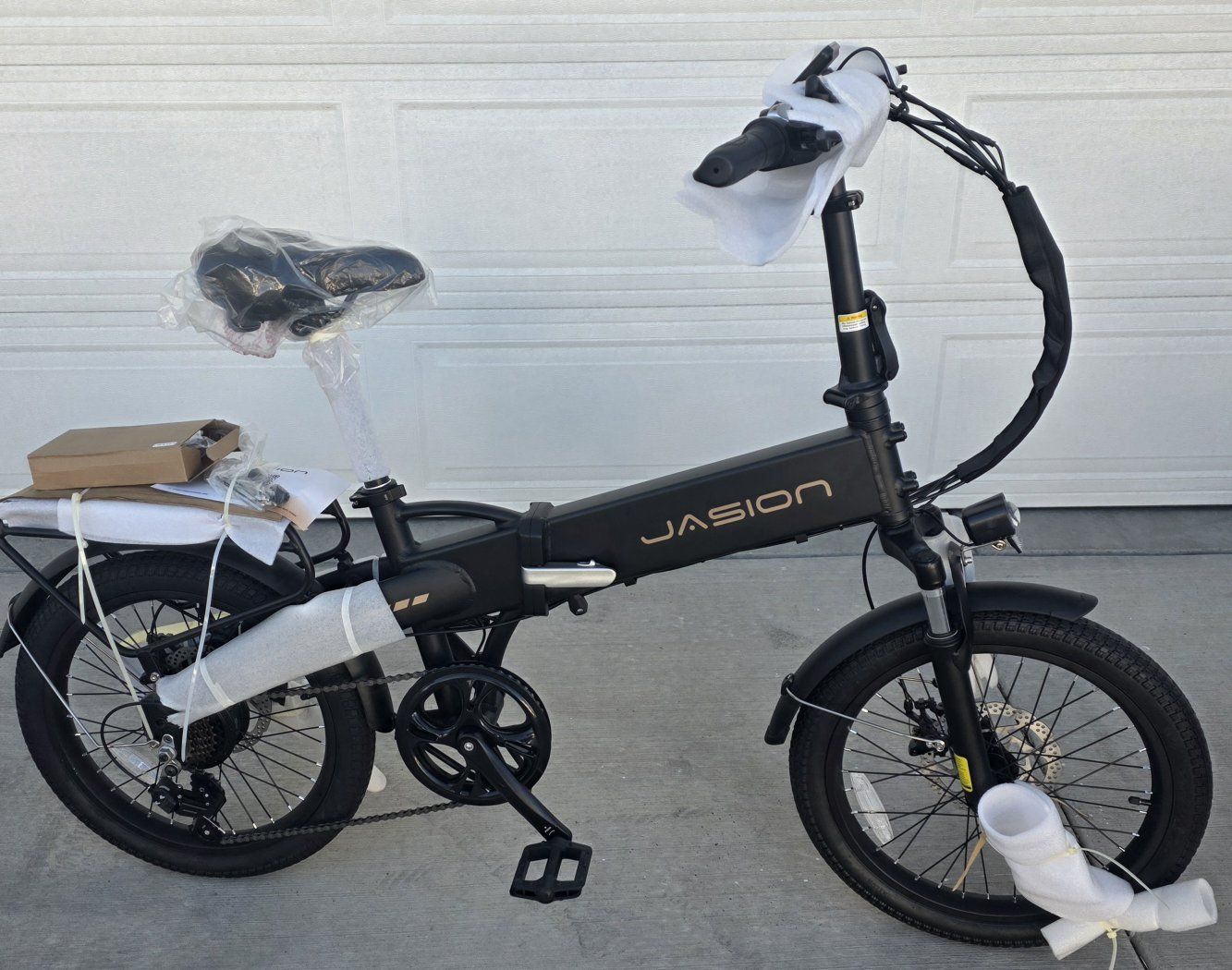 Main image 6