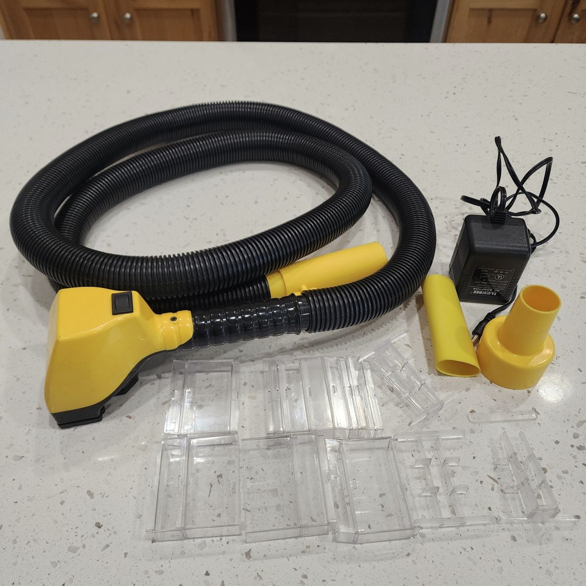 FLOWBEE HAIRCUT SYSTEM w/ HOSE ATTACHMENTS & POWER SUPPLY WORKS GREAT SUMMER HAIRCUTS TO SAVE $$