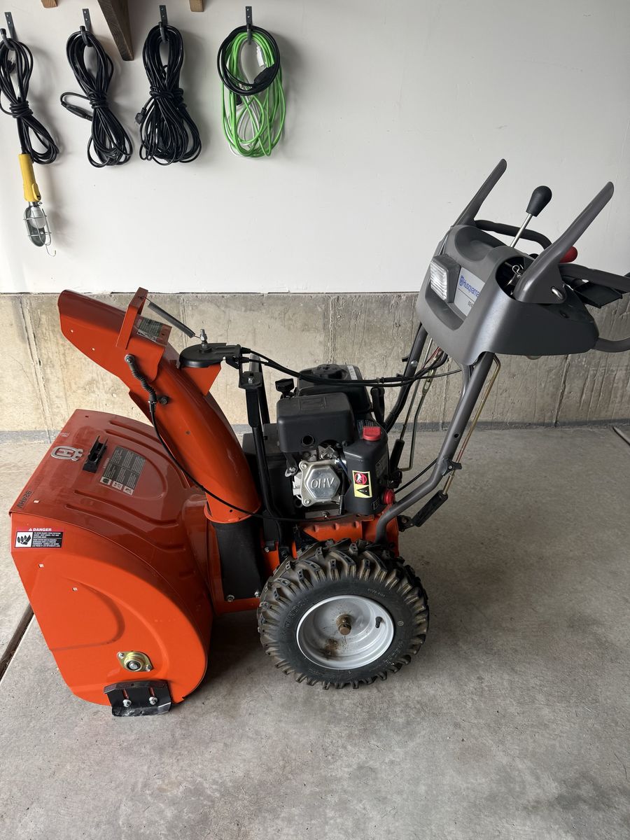 Husqvarna 924HV Gas Snow Blower Two-Stage