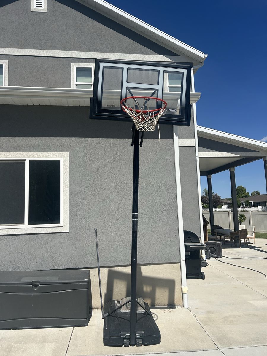 Lifetime Adjustable Basketball Hoop (New Rim)