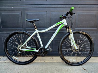 Specialized Myka Disc 29 Women’s Mountain Bike - Large 19" Frame