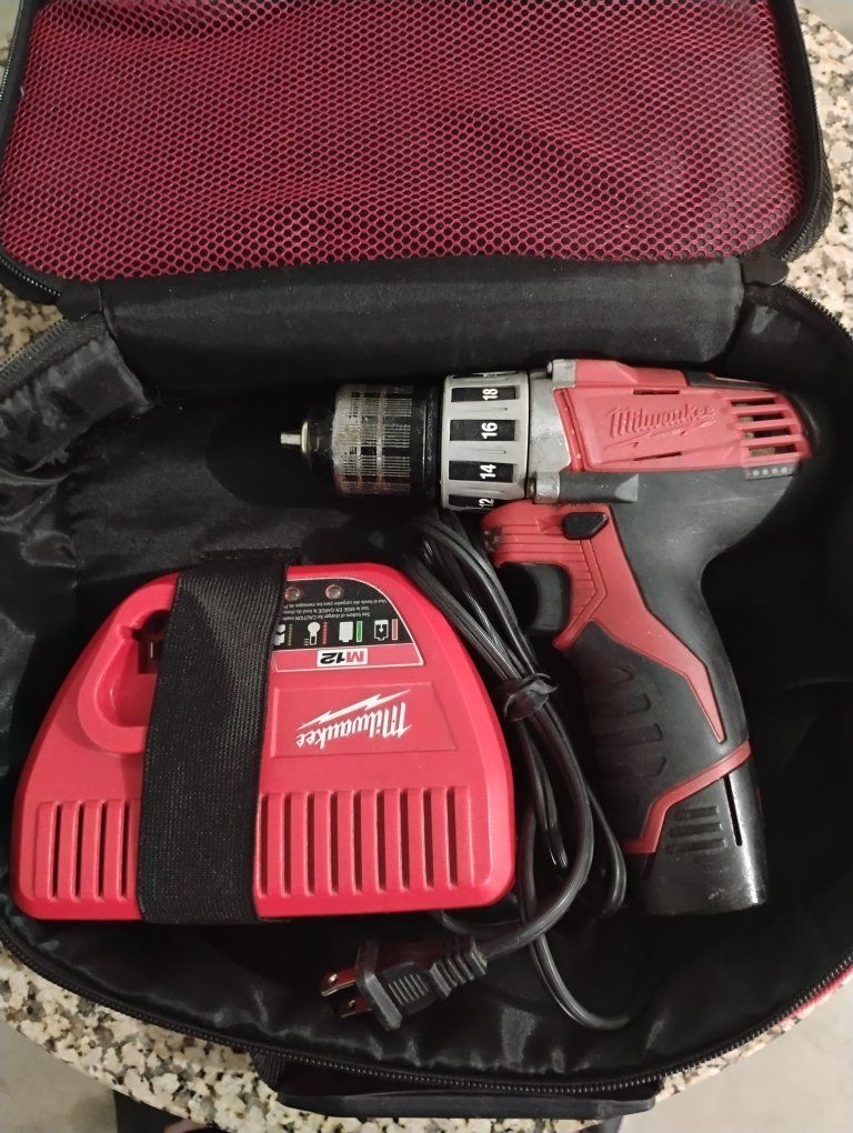 Milwaukee M12 3/8" Drill/Driver Model 2410-20 with Charger and Case