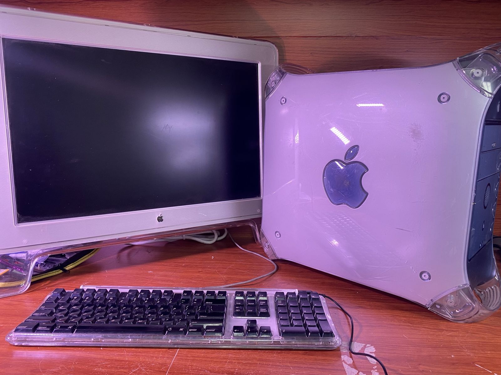 Retro Apple Powermac G4 tower with Cinemark Display, keyboard, OS 9.2, 10.4.11
