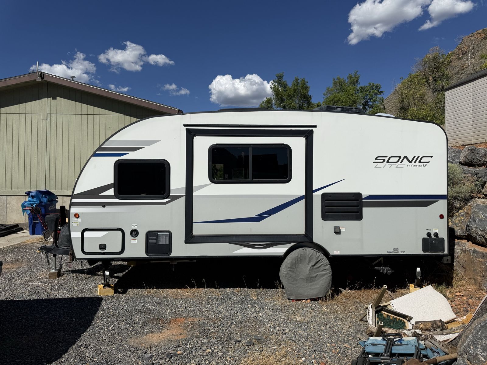Venture RV Sonic Lite Bumper Pull Travel Trailer