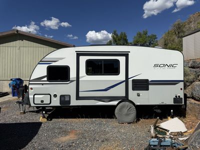 Venture RV Sonic Lite Bumper Pull Travel Trailer