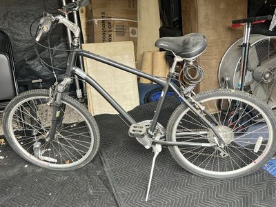Great condition Shimano 8 speeds Raleigh Venture 4.0