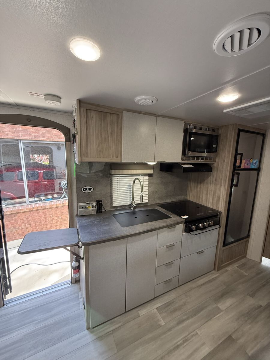 2021 Winnebago Micro Minnie 2306BHS Travel Trailer - Bunkhouse, Solar, AC, Full Kitchen