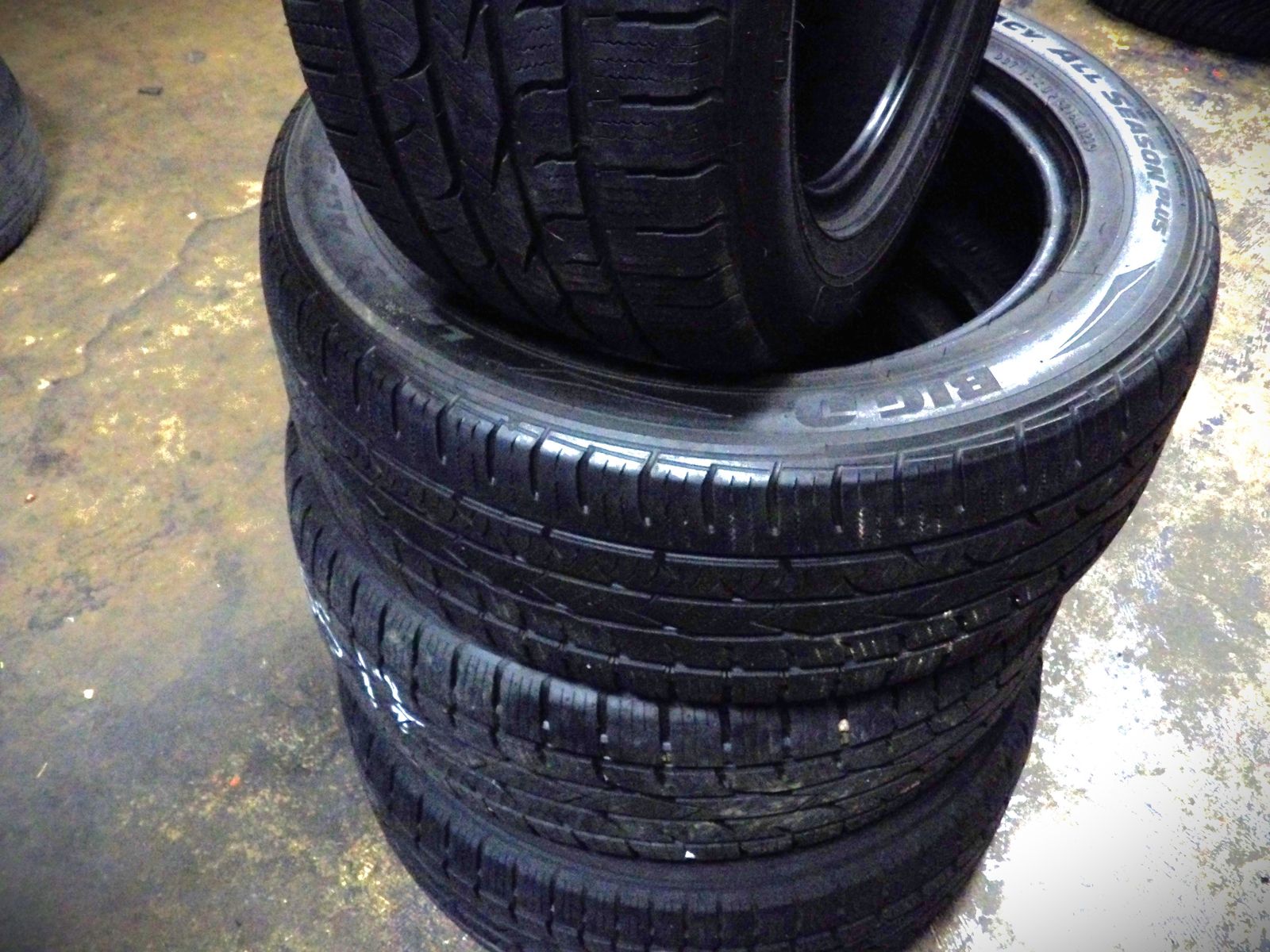 225/55R17 BIG O LEGACY ALL SEASON SET OF USED TIRES