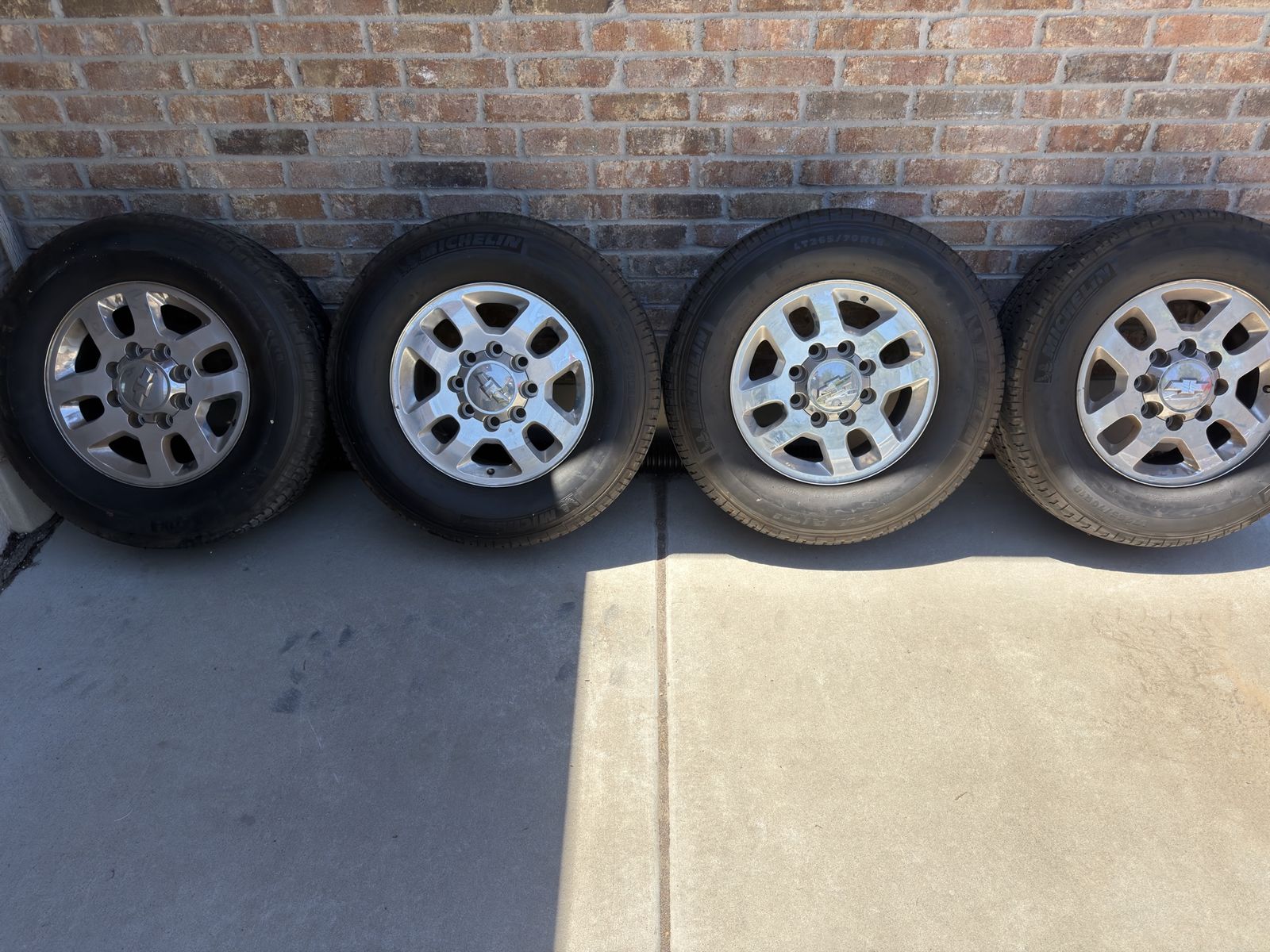 Set of 4 Michelin Tires with Chevy Silverado 8x180 lug factory OEM Wheels Excellent Condition, Ready for Your Truck