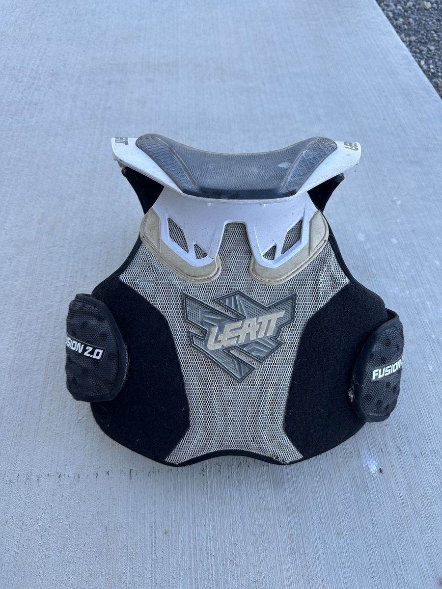 Leatt Fusion 2.0 youth chest protector / neck brace