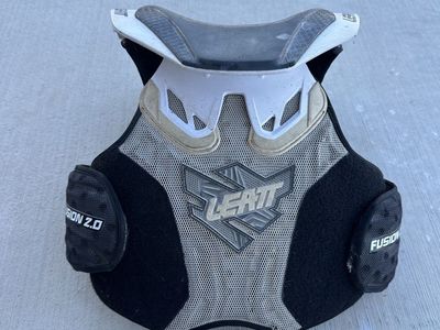 Leatt Fusion 2.0 youth chest protector / neck brace