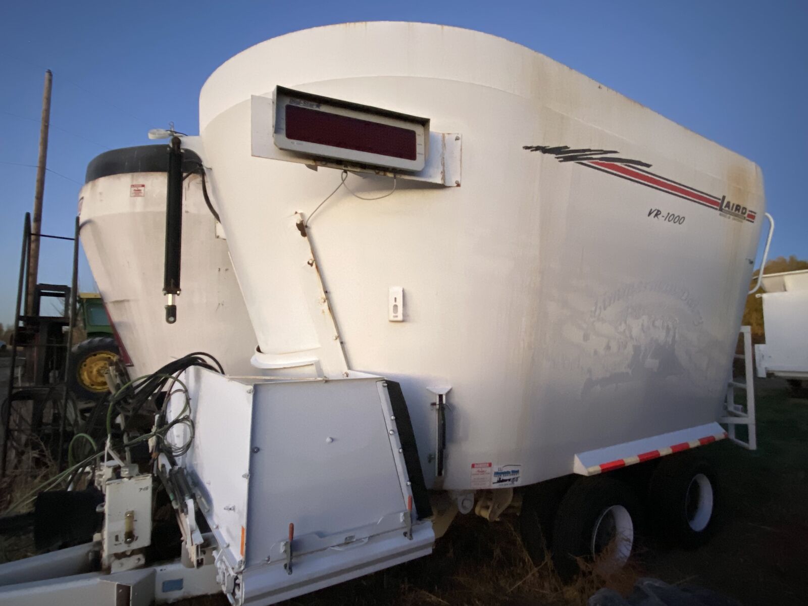 VR-1000 Laird Vertical Feed Mixer / Wagon